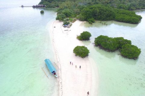 Menyusuri Pahawang, Ketika Perjalanan Justru Dimulai Sebelum Sampai di Pulau (Foto: Iwan Laksmana)