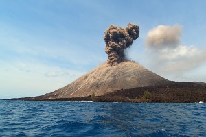 Gunung Anak Krakatau Hari Ini: Erupsi 10 Kali dalam Sehari, Kolom Abu Sempat Capai 457 Meter